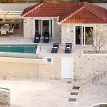 Σπίτι διακοπών Gorgeous Home In Prigradica