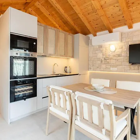 Lovely In * Prigradica