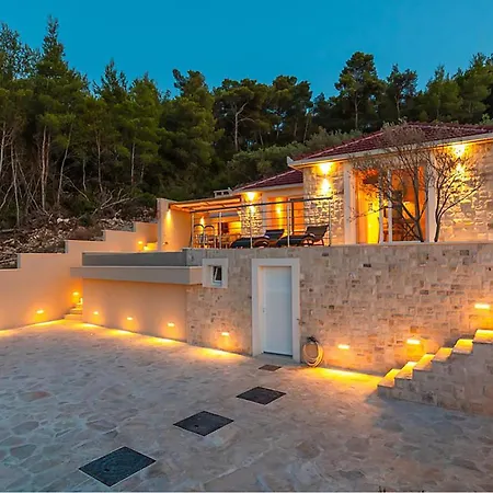 Lovely In * Приградица