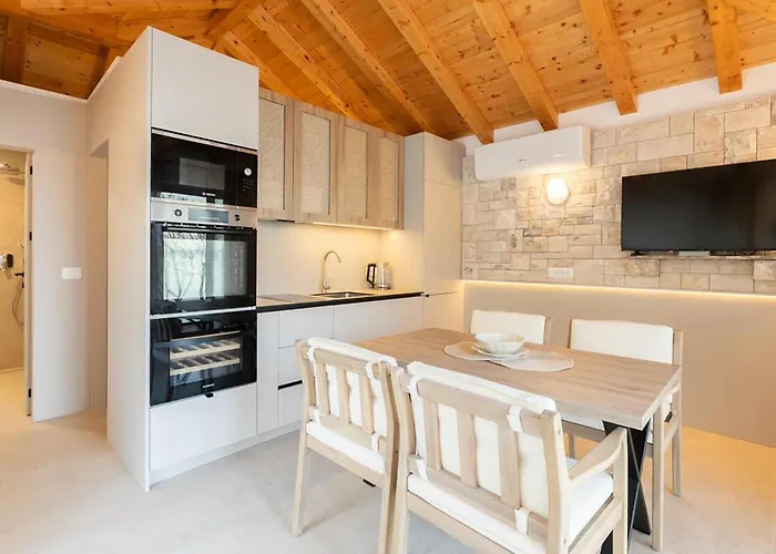 Lovely In * Prigradica